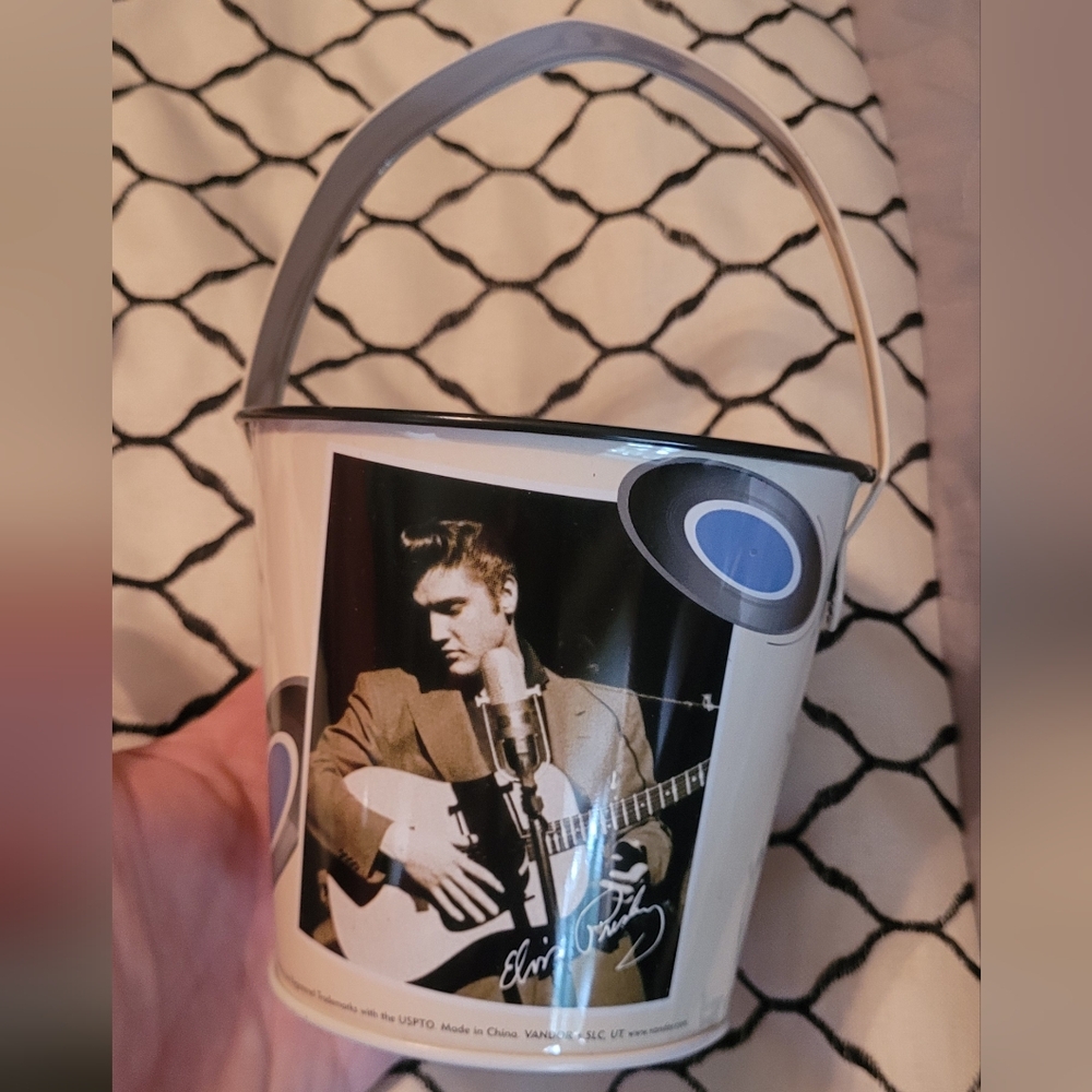 NWT MINT ELVIS PRESLEY Music Note Black Metal Bucket FROM GRACELAND RARE FIND